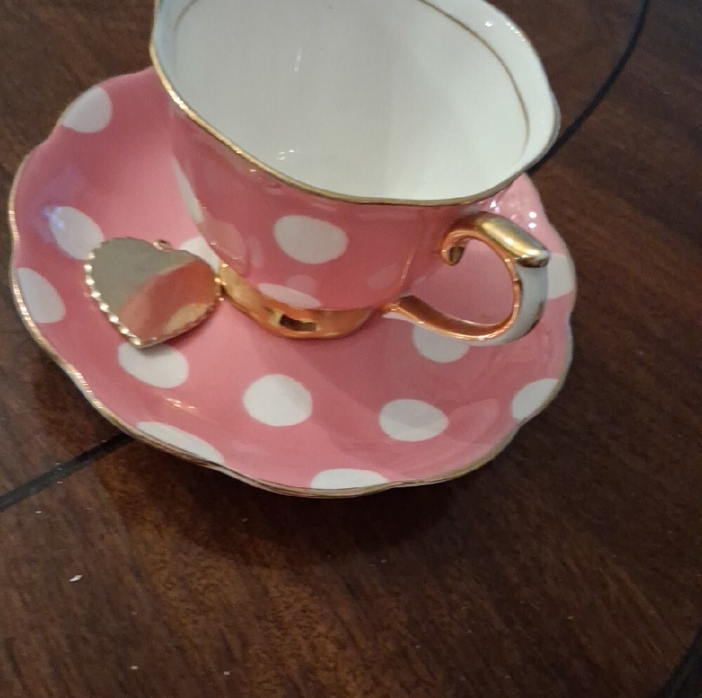 Royal Tea Cup & Saucer Set with Gold Trim - Picture 5 of 6